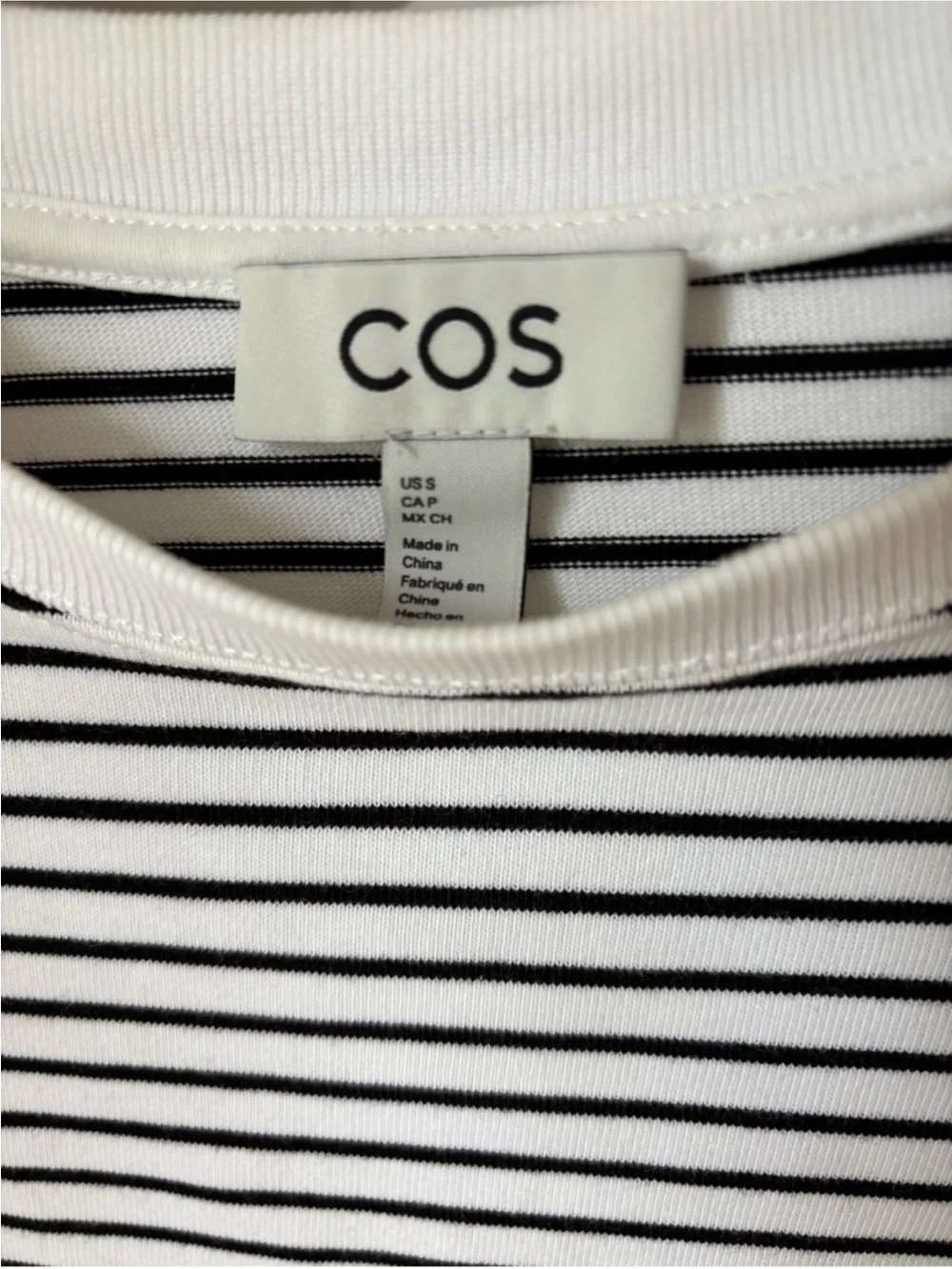 COS Clean-cut tee in black and white size Small - Picture 4 of 5